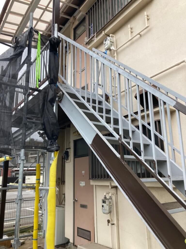 アパート　階段・踊り場補強工事の写真